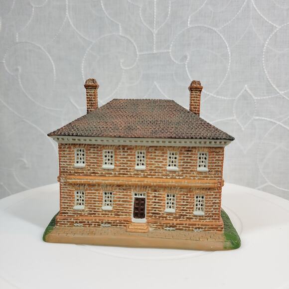 Lang & Wise Colonial Williamsburg George Wythe House Ceramic Figurine 28489704 - Picture 1 of 12